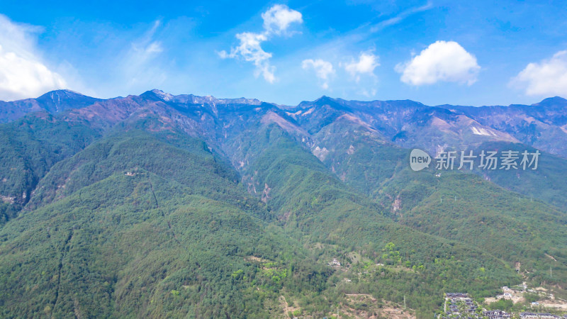 云南大理古镇苍山洱海蓝天白云旅游航拍