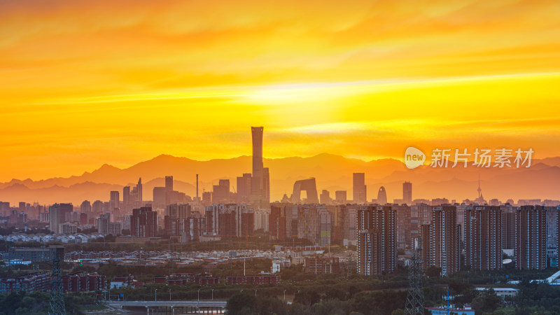 北京落日余晖下的壮美城市天际线