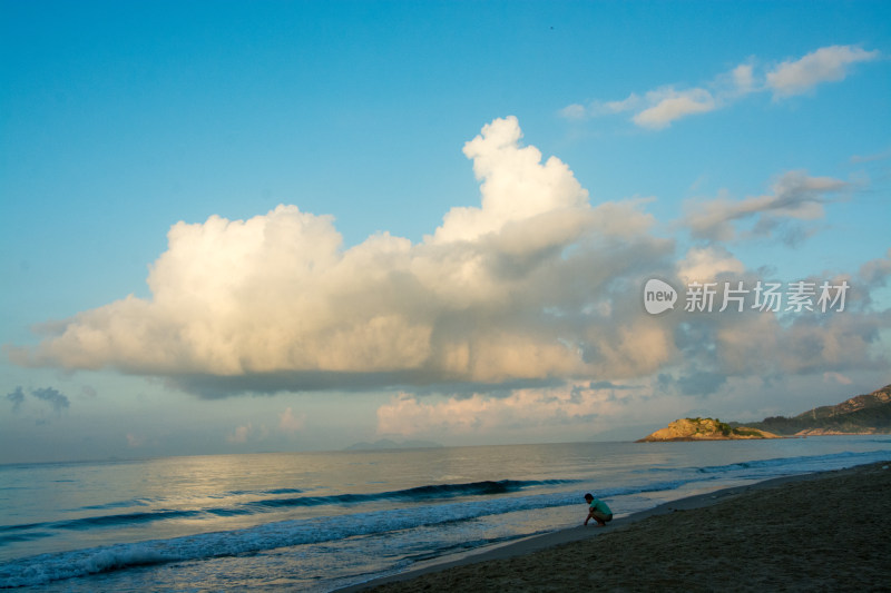 海边天空白云海洋风景