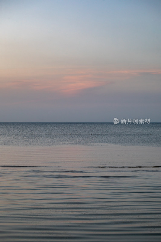 山东烟台金沙滩景区海上日落晚霞景观