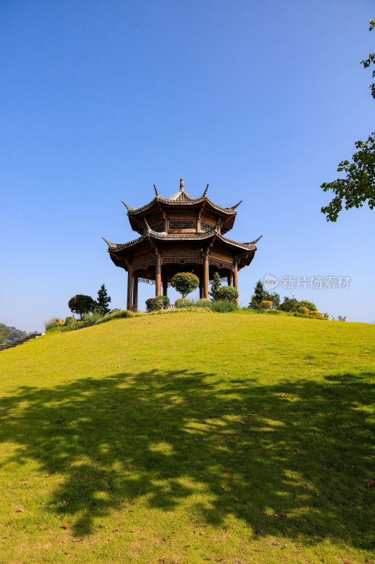 湖北秭归木鱼岛天问公园天问阁，亭台楼阁