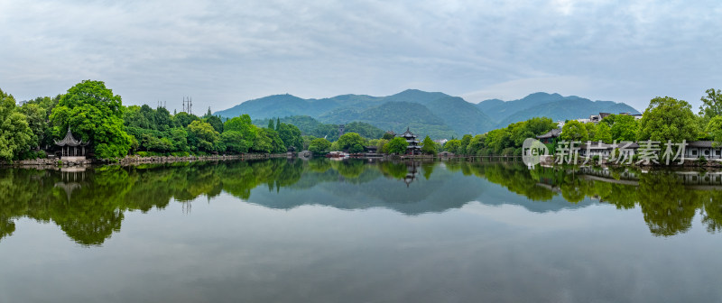 航拍浙江省台州市临海市东湖景区紫阳古街