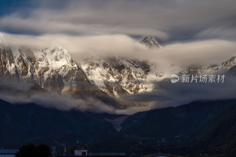 西藏林芝索松村南迦巴瓦峰雪山云海之巅