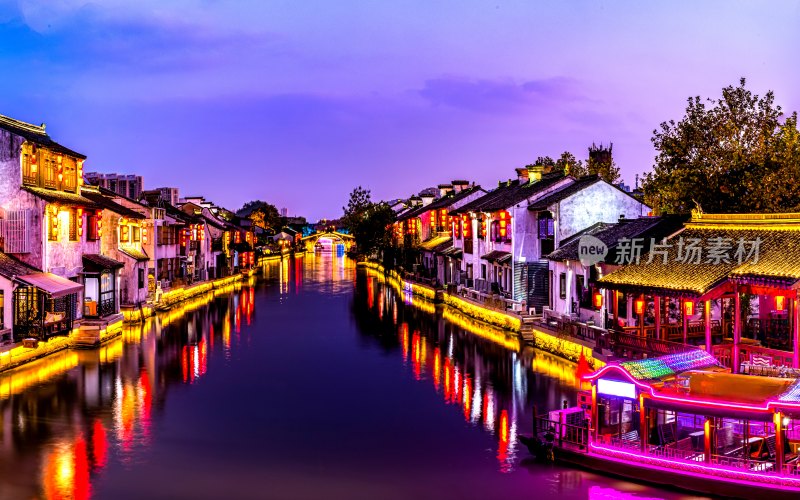 水乡古镇河道夜景