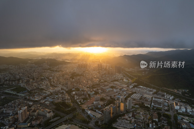 深圳宝安区石岩街道日出风光航拍图