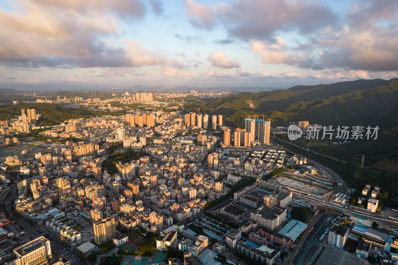 深圳宝安区石岩街道城镇风光航拍图