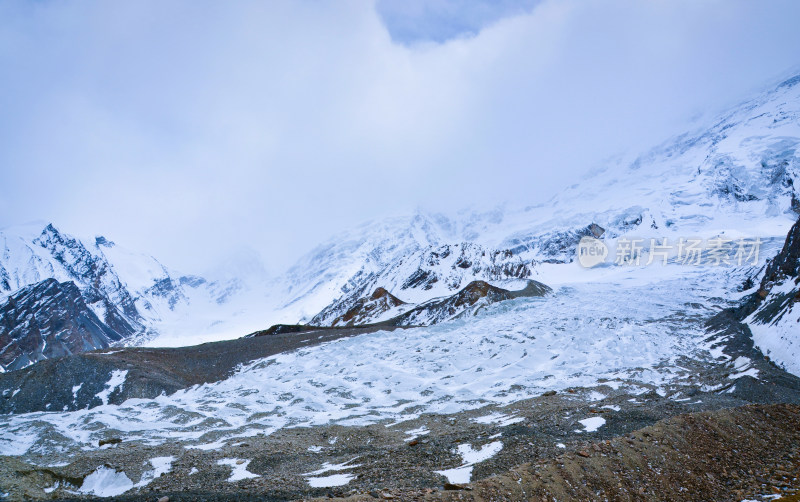 新疆克州慕士塔格峰山脉高山雪景自然风光