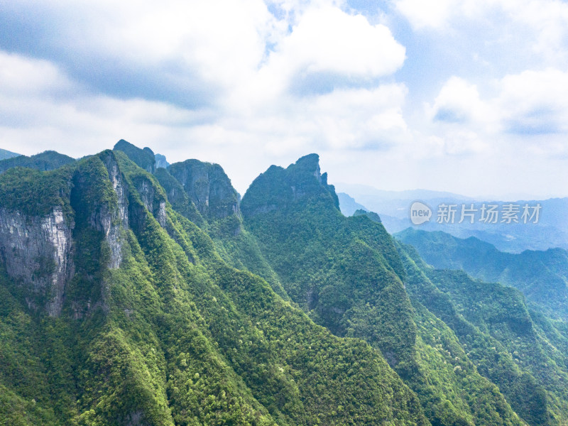 祖国壮丽山河湖南张家界奇山