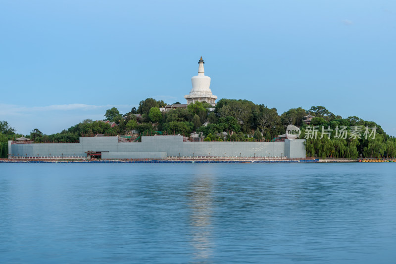 北京北海公园白塔