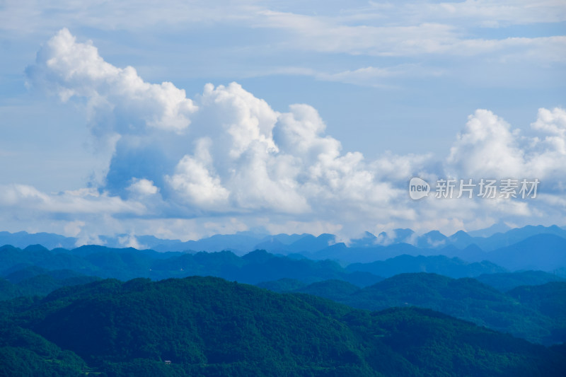 云海山峦