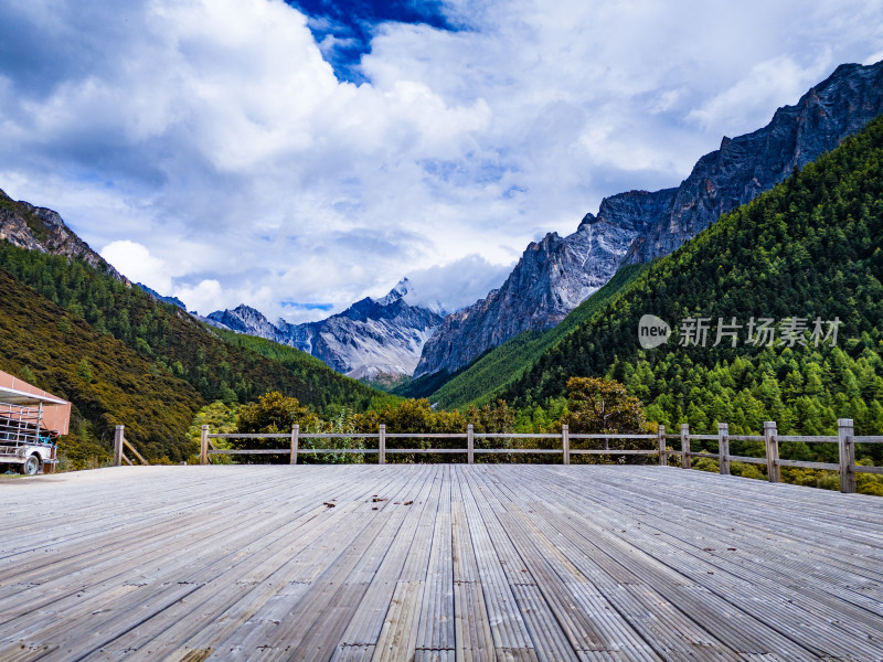 四川稻城亚丁旅游区美丽风光