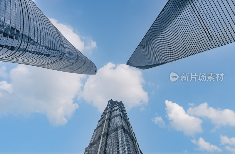 上海摩天大楼-蓝天白云下的高楼大厦