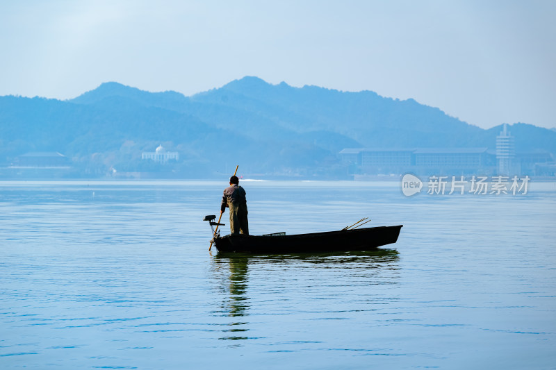 冬日晴朗的午后，浙江宁波东钱湖户外风光