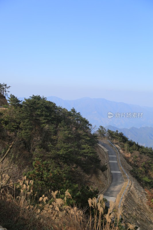 山间 公路 小路 高山 群山 山脉 曲折