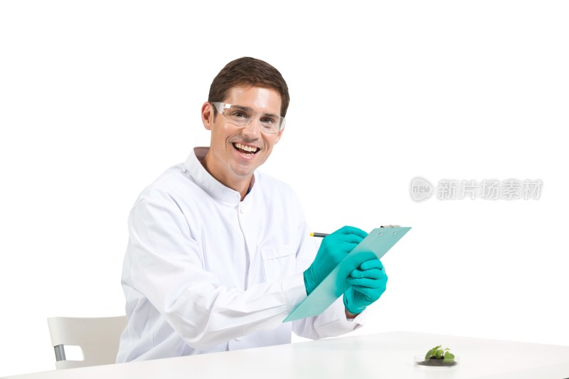 外籍男科学家在实验室研究植物