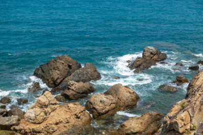 三亚西岛海滨礁石海浪