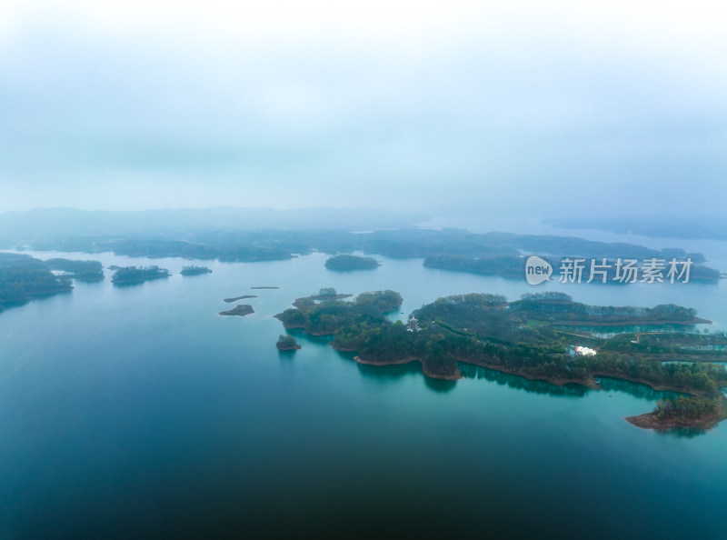 航拍夏季河南信阳南湾湖茶岛风光