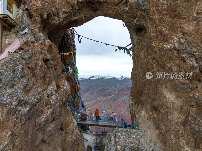 西藏昌都巴青天穹孜珠苯教佛教孜珠寺航拍