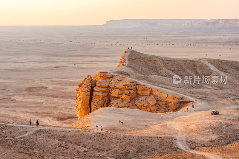 沙特阿拉伯世界之崖日落前的风景