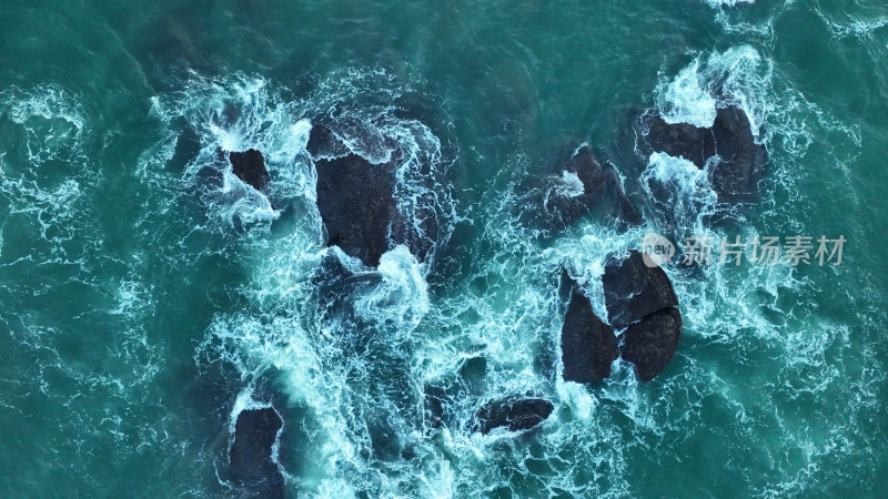 海浪俯拍沙滩大海航拍海滩唯美海边蓝色海水