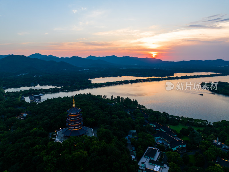 中国杭州西湖雷峰塔日落 西湖十景雷峰夕照