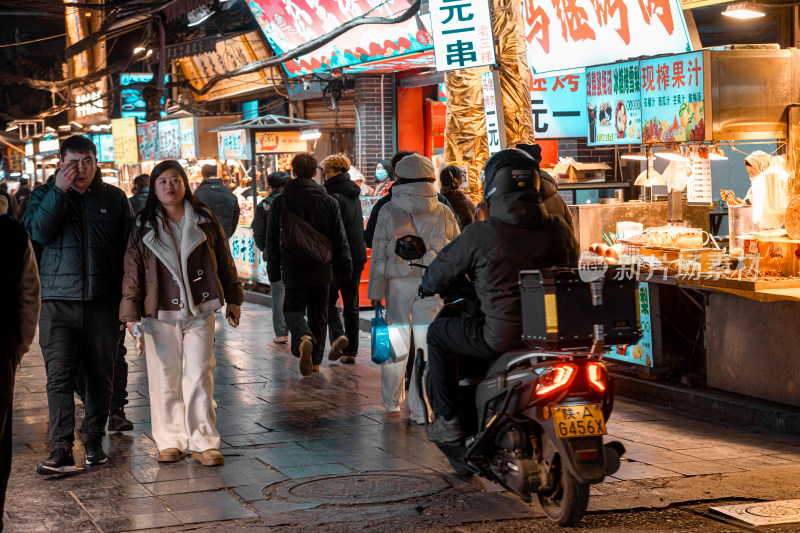 夜市小吃美食人群叫卖