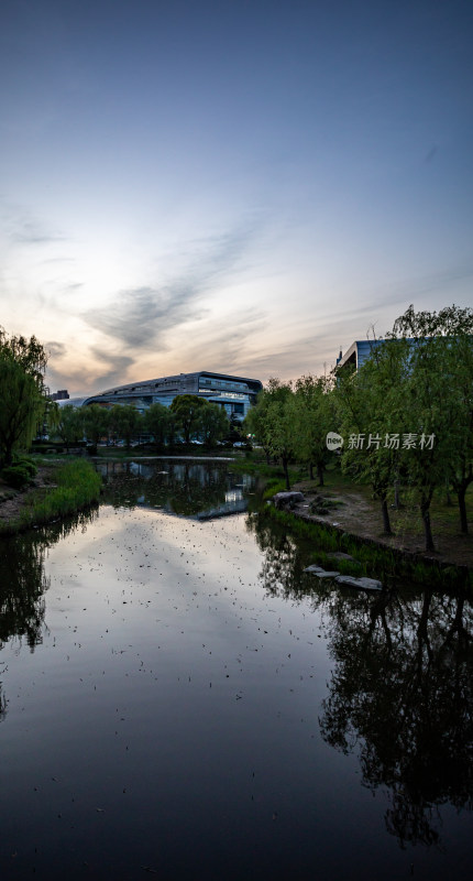 上海汽车博物馆会展中心清江湖黄昏倒影景观