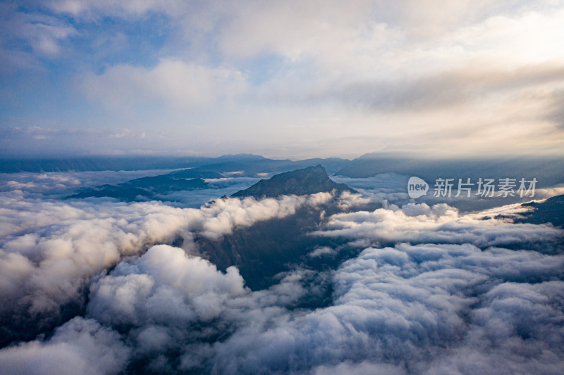 巫山云海，巫山县城，长江三峡