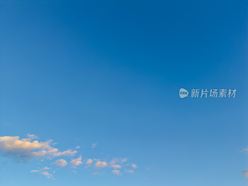 无人机高空航拍的天空