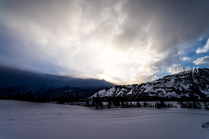 新疆阿勒泰喀纳斯冬季雪景