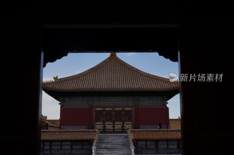 北京故宫红墙角楼河畔风景