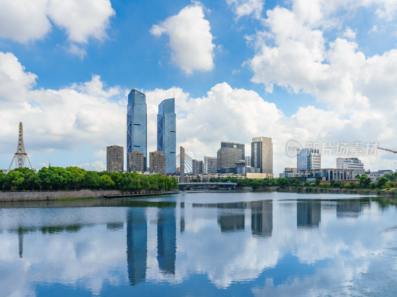 湖州龙溪大桥城市天际线天空云朵倒影背景