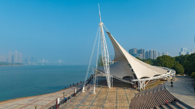 湖南长沙湘江边的风帆广场