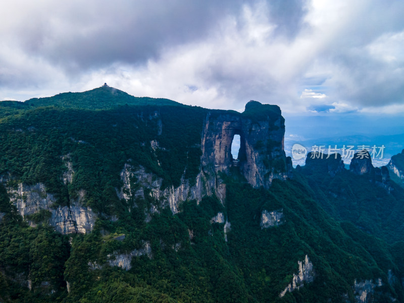 湖南张家界天门山航拍图