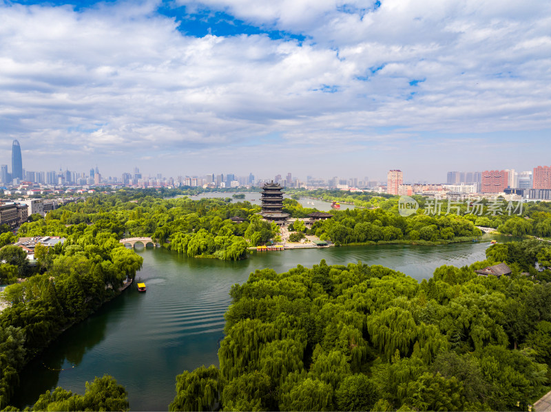 山东济南大明湖历公园历下区航拍城市风景