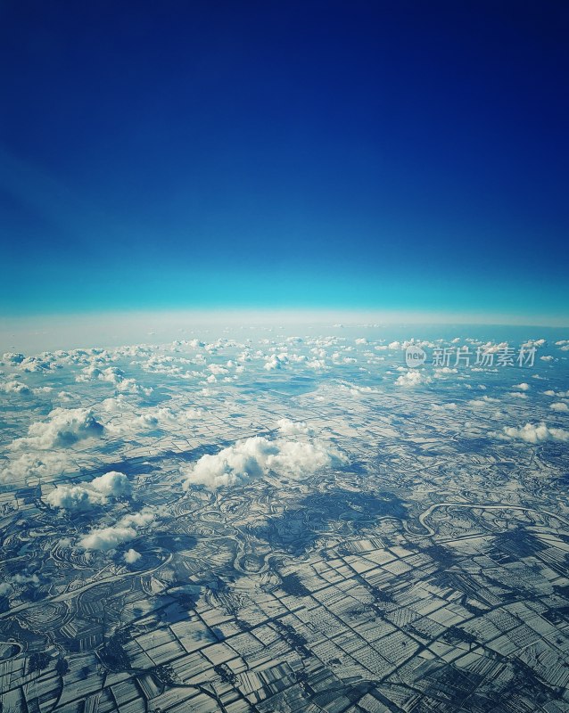 冬天飞机上高空航拍的黑龙江雪景超广视角