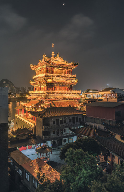 中国广西柳州西来古寺寺院夜景