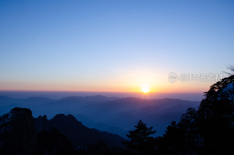 安徽黄山日出云海风光