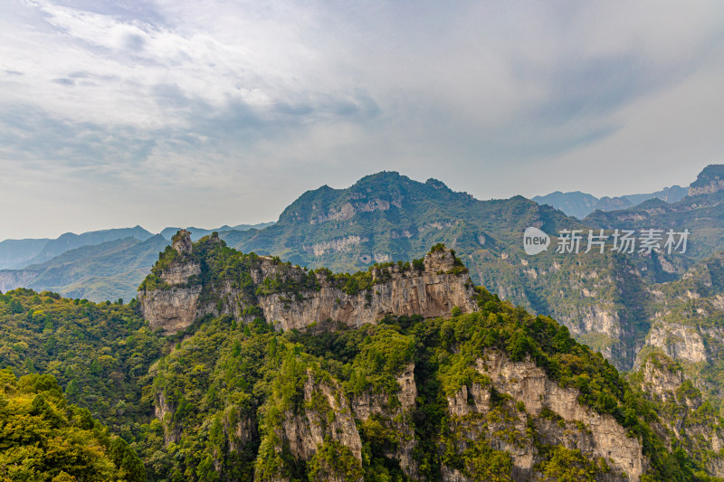 航拍峰林峡山水风光全景