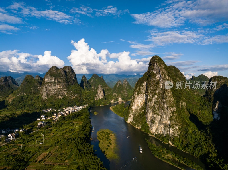 广西 桂林山水 漓江 九马画山黄布倒影