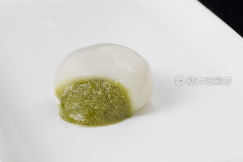 中式传统流汁汤圆