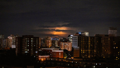 北京居住区夜晚城市闪电乌云气候