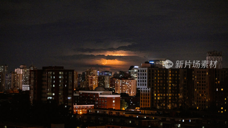 北京居住区夜晚城市闪电乌云气候