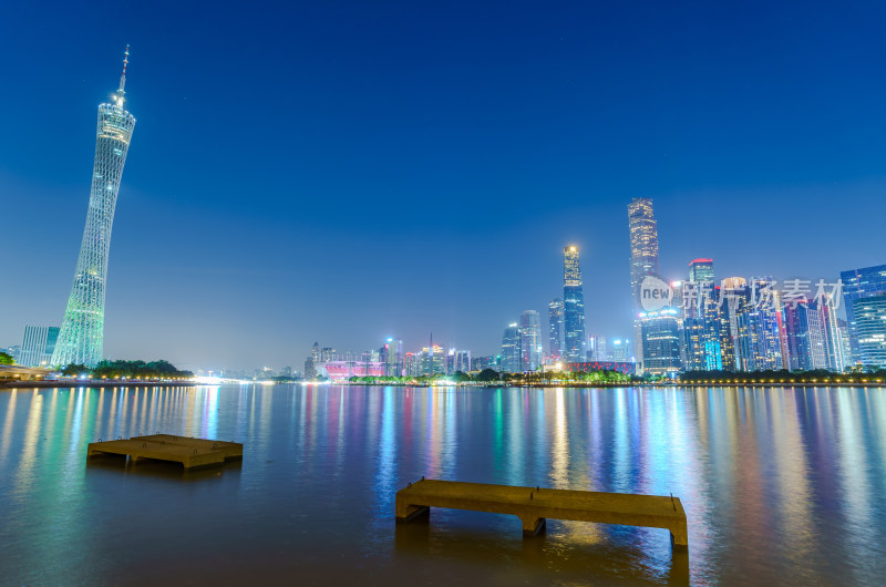 广州珠江新城CBD摩天大楼与广州塔夜景