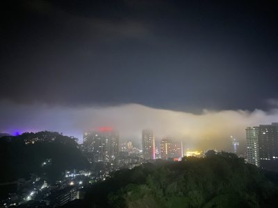 梧州白云山脚下的云海夜景