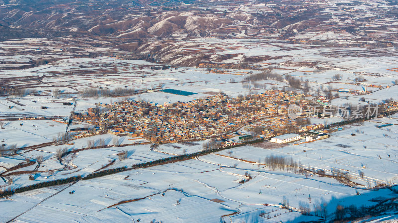 大地村庄雪原航拍