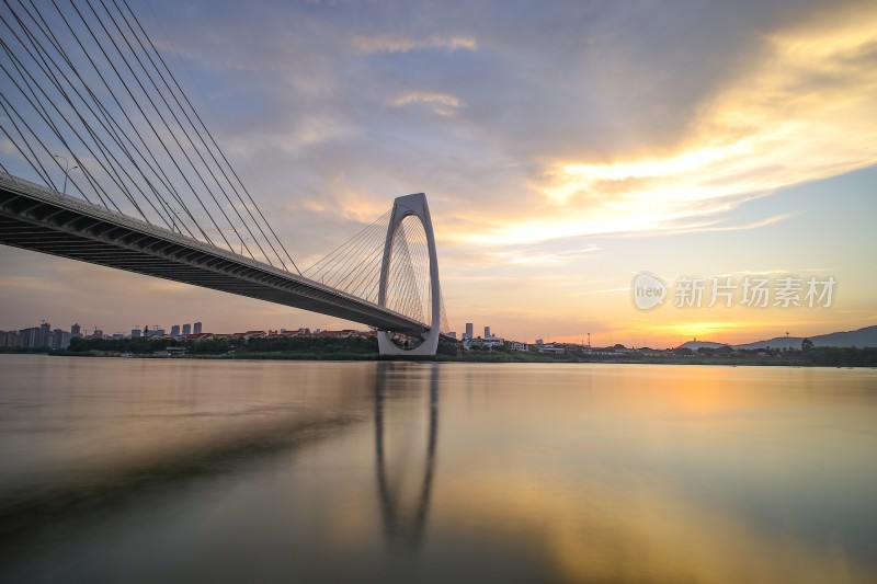 广西南宁青山大桥城市风光建筑夜景