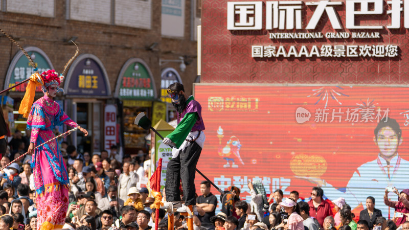 中秋节中国新疆国际大巴扎的特色节目表演