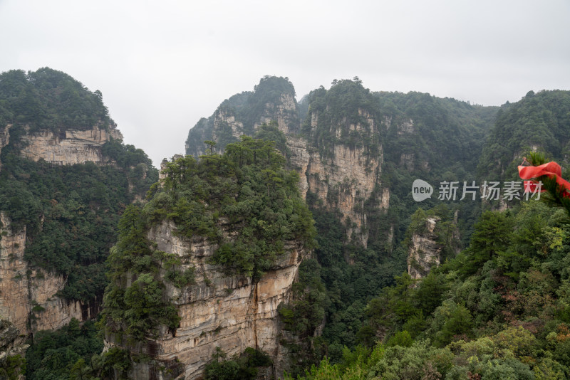 云雾缭绕的张家界奇峰异石景观