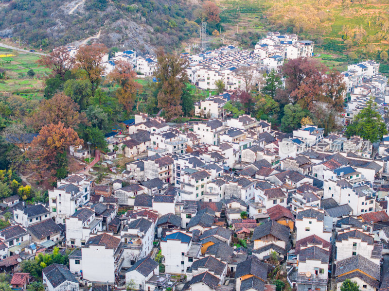 航拍江西婺源石城徽派建筑秋色枫叶村庄日出